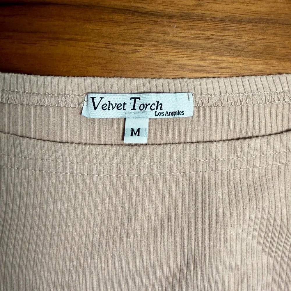 Velvet Torch Los Angeles Small
Ribbed Bodycon Long Sleeve Tan - Picture 9 of 9